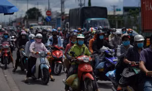 Chiều tối ngày cuối cùng của kỳ nghỉ, người dân bắt đầu đổ về TP Hồ Chí Minh