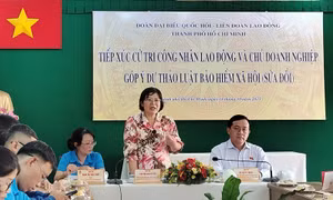 Luật BHXH nên có khoản thưởng từ 5 - 7% để người lao động không rút BHXH một lần