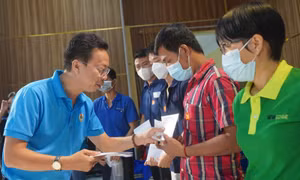 TP Hồ Chí Minh: Hỗ trợ, chăm lo cho lao động không có thưởng Tết