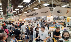 TP Hồ Chí Minh: Siêu thị đông nghịt người trong ngày 29 Tết