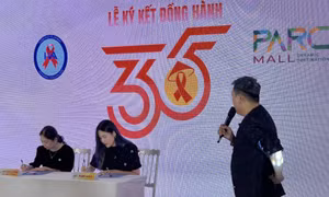 35 năm HIV tại Việt Nam: Người sống với HIV tự tin chia sẻ câu chuyện giữa nơi công cộng