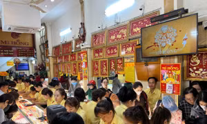 Giá vàng sáng đầu tuần giảm nhẹ, chênh lệch mua - bán lên 3 triệu đồng/lượng