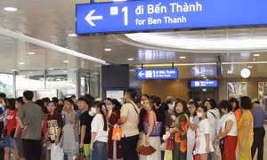 TP Hồ Chí Minh: Đông đảo người dân du Xuân bằng tuyến metro số 1