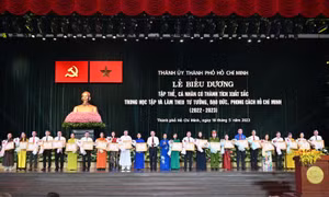 Tuyên dương 302 tập thể, cá nhân học tập và làm theo tư tưởng, đạo đức Hồ Chí Minh