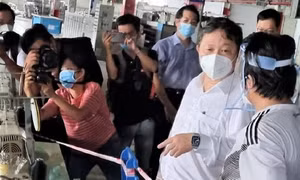 Lãnh đạo TP Hồ Chí Minh kiểm tra công tác phòng dịch tại Công ty PouYuen