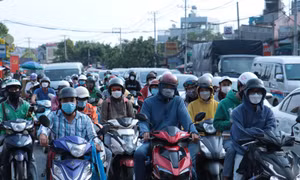 TP Hồ Chí Minh: Các tuyến cửa ngõ đông nghịt, giao thông bắt đầu ùn ứ nặng