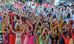 TP Hồ Chí Minh khuyến khích phụ nữ mặc áo dài trong suốt tháng 3