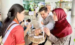 Lần đầu tiên 200 du khách Iran bay charter đến Việt Nam