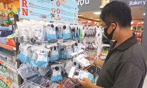 Các siêu thị cung ứng đủ khẩu trang, nước rửa tay 
