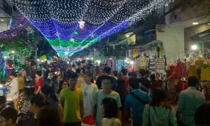  Xóm đạo, nhà thờ tại TP Hồ Chí Minh đông nghẹt người đi chơi Giáng sinh 