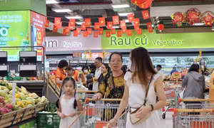 TP Hồ Chí Minh: Siêu thị đông khách ngày 28 Tết, sức mua tăng vọt
