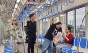 TP Hồ Chí Minh: Người dân trải nghiệm đi metro số 1 trước khi chạy chính thức từ ngày 22/12