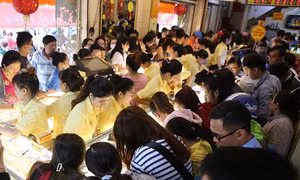 Đổ xô mua vàng ngày vía Thần Tài tại TP Hồ Chí Minh