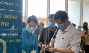 Khách đi lại dịp Tết Nguyên đán 2022 giảm sâu, dịch vụ tàu xe 'méo mặt'
