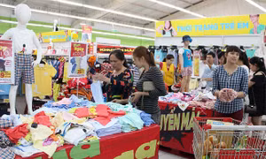Ngưng nhập hàng may mặc, nhà phân phối cần lưu ý đến trách nhiệm xã hội 