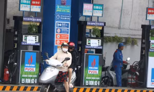 TP Hồ Chí Minh: Nhiều cây xăng treo biển 'hết hàng' hoặc chỉ bán vài chục ngàn
