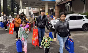 TP Hồ Chí Minh: Công nhân háo hức về quê trên 'Chuyến xe mùa Xuân'