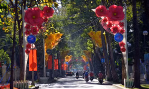 TP Hồ Chí Minh thanh vắng trong sáng mùng 1 Tết