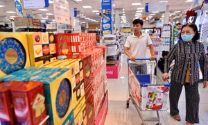 Người dân chuyển hướng mua sắm hàng Tết từ 'mua nhiều' sang 'mua đúng'