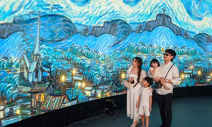 Mãn nhãn với triển lãm đa giác quan của danh họa Van Gogh và Monet