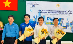 TP Hồ Chi Minh: 10.000 người đi bộ đồng hành vì người lao động