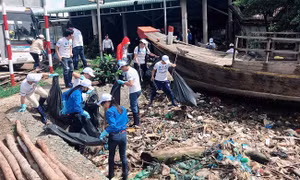 Lan tỏa phong trào dọn rác làm sạch môi trường