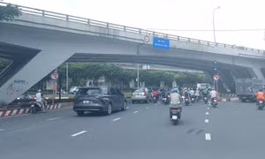 TP Hồ Chí Minh: Từ ngày 31/12, xe máy được phép lưu thông qua cầu vượt Nguyễn Hữu Cảnh