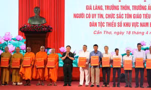 Già làng, người uy tín trở thành điểm tựa đoàn kết trong xây dựng 'thế trận lòng dân'
