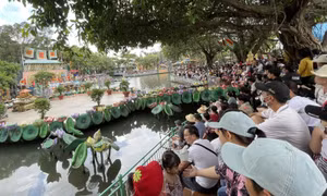 TP Hồ Chí Minh: Các điểm vui chơi, giải trí 'quá tải' dịp cuối tuần