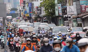 TP Hồ Chí Minh: Người dân đổ về các bến xe gây kẹt xe cục bộ