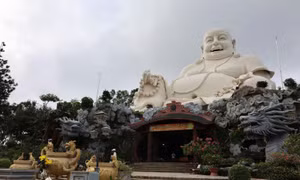 Du khách thích thú khám phá các kiến trúc văn hoá, du lịch An Giang