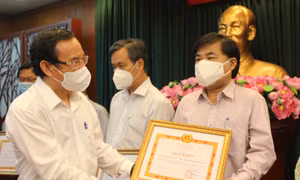 TP Hồ Chí Minh khen thưởng 95 tập thể, cá nhân có thành tích trong tuyên truyền phòng, chống dịch COVID-19