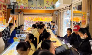 Giá vàng sáng 21/7 'bốc hơi' 1,5 triệu đồng/lượng, người mua tranh thủ xuống tiền