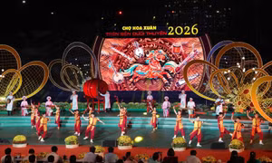 TP Hồ Chí Minh: Khai mạc Chợ hoa Xuân 'Trên bến dưới thuyền' Tết Bính Ngọ 2026