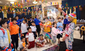TP Hồ Chí Minh: Mang Tết Trung thu ấm áp đến 500 thiếu nhi mồ côi do COVID-19