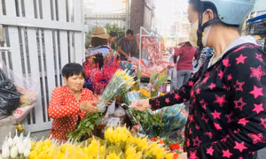 TP Hồ Chí Minh: Nhộn nhịp thị trường Rằm tháng Giêng