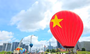 TP Hồ Chí Minh: Thả khinh khí cầu phục vụ người dân vui chơi dịp lễ Quốc khánh