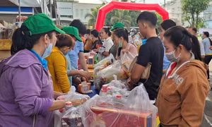 TP Hồ Chí Minh chung tay chăm lo thiết thực cho người lao động trong Tháng Công nhân