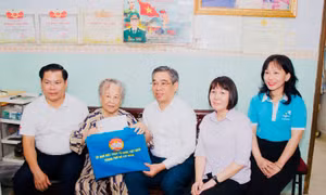 Lãnh đạo TP Hồ Chí Minh thăm, tri ân các Mẹ Việt Nam Anh hùng