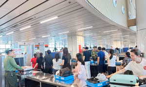 Sân bay Tân Sơn Nhất đón hơn 112.000 khách trong ngày cao điểm 2/5