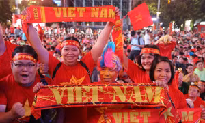 Phố đi bộ Nguyễn Huệ bùng nổ khi Việt Nam vô địch ASEAN Cup 2026