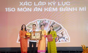 Xác lập kỷ lục hơn 150 món ăn đi kèm bánh mì tại Lễ hội Bánh mì Việt Nam