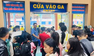 TP Hồ Chí Minh: Tiễn 500 gia đình công nhân về quê đón Tết trên 'Chuyến tàu 0 đồng'