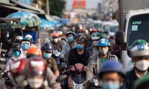 Người dân ùn ùn trở về TP Hồ Chí Minh sau kỳ nghỉ lễ, giao thông ùn ứ