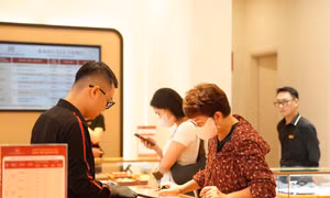 Vàng miếng SJC giảm 1 triệu đồng, người mua thận trọng tích trữ