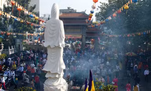 TP Hồ Chí Minh cấm cán bộ đi lễ hội, lễ chùa trong giờ hành chính