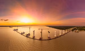 Ngắm hoàng hôn trên công trường cầu Đại Ngãi 1