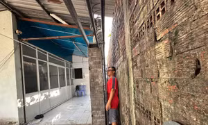 TP Hồ Chí Minh: Nhiều hộ dân hơn 10 năm không có lối đi vào nhà