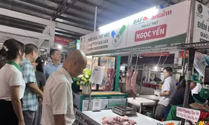 TP Hồ Chí Minh: Đưa thịt lợn gắn 'Tick xanh trách nhiệm' vào chợ truyền thống 