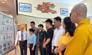 TP Hồ Chí Minh: Khai mạc triển lãm ‘80 năm – Vinh quang Việt Nam qua tem bưu chính’